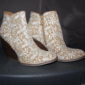 Very Volatile Tallulah Lace Booties